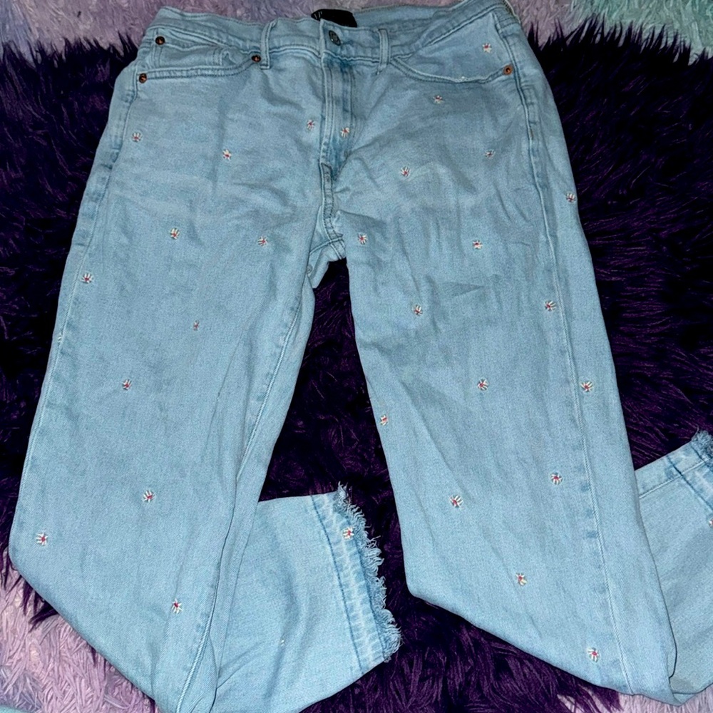 Cutoff Jeans with Flower Print